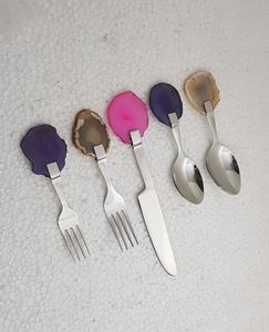 Style élégant couverts en acier inoxydable ensemble de 5 pièces poignée en résine multicolore décoration de table de restaurant utilisée de bonne qualité - Product Image 3