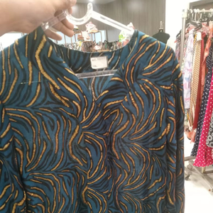 Haut tunique élégant et décontracté pour femmes, bleu sarcelle, noir doré, imprimé abstrait, manches longues, boutons, décoration avant, logo doux et respirant - Product Image 1