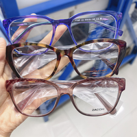 Vente en gros - PROMOTION EXCEPTIONNELLE - Déstockage - Montures optiques rectangulaires en plastique CP injecté - Lunettes pas chères pour femmes