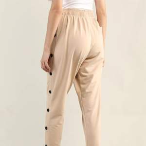 Vente en gros de pantalons de survêtement taille haute pour femmes, pantalons de jogging confortables et extensibles avec poches, idéaux pour la course à pied - Product Image 3