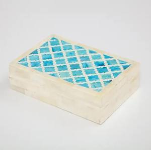 Caja de Madera Única Hecha a Mano, Decorativa, con Rayas de Resina Negra y Blanca, Diseño Estadounidense, Diseñada en India por Lametierartz - Product Image 3