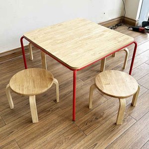 Table carrée de maternelle au design scandinave et ensemble de 4 chaises en bois KGD027 pour l'étude scolaire avec pieds en fer - Product Image 2