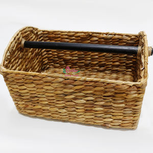 Panier en jacinthe d'eau tissé à la main, durable et écologique, avec poignée en bois massif pour le rangement quotidien à la maison - Product Image 2