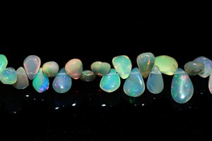Perles naturelles en forme de poire lisse opale éthiopienne 4-7MM Welo Multi perles d'opale de feu pour la fabrication de bijoux perles d'opale éthiopienne en vrac - Product Image 4
