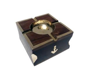 Cendrier nautique en bois en métal de finition antique avec des détails de corde adaptés aux cadeaux aux marins et aux collectionneurs de décor maritime - Product Image 1