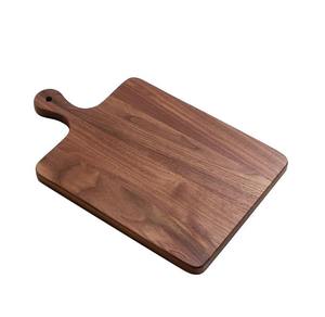 Tabla de cortar de madera rústica duradera con construcción robusta, perfecta para uso pesado en cocinas domésticas - Product Image 4
