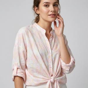 Blusa Informal Ligera con Botones en las Mangas, Cuello Camisero, Tela de Malla con Patrón Argyle, 100% Algodón, Talla Única (Tallas 38-44) - Product Image 1