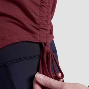 Camiseta Corta Color Borgoña Active Shape, Top Yogalicious con Diseño Elegante - Product Image 6
