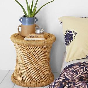 Table en rotin durable et solide avec un design simple et élégant pour un décor minimaliste - Product Image 2