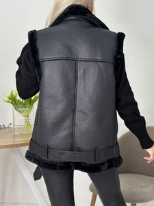 Veste en cuir véritable pour femme en gros, col en fourrure, vestes tendance pour femmes, conception OEM avec fermeture éclair, veste en peau de mouton à taille cintrée - Product Image 4