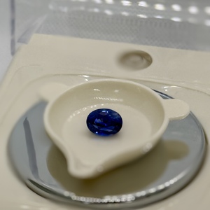 Joyería al por mayor de primera clase Hermoso zafiro azul de corte ovalado Colgante de zafiro azul natural con tratamiento térmico - Product Image 6