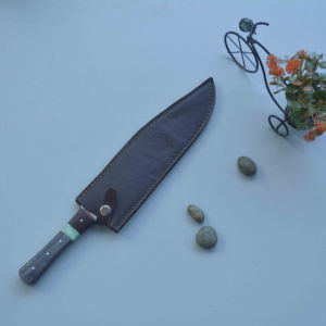 Cuchillo Bowie de Caza Galway Grove, Hecho a Mano, de Acero Inoxidable de Grado Industrial, con Borde Dentado, Mango de Madera y Diseño Grabado, Fijo - Product Image 6