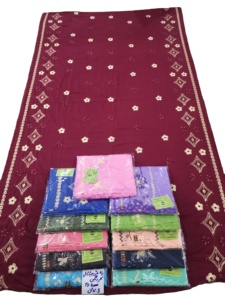 Hiyab Largo y Grande para Mujer, Estilo Dubái, de Algodón Voile con Diseño Floral Rojo y Dorado, Bordado con Pedrería, Transpirable, Ligero y Suave - Product Image 2