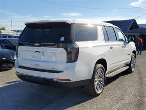 Chevrolet Suburban RST 2025: Robusto y Espacioso, Diseñado para Liderar - Product Image 4