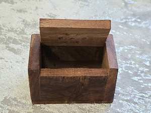 Quemador de incienso hindú antiguo y caja de cono portátil de madera de Tradnary Pvt Ltd para uso en interiores - Product Image 3