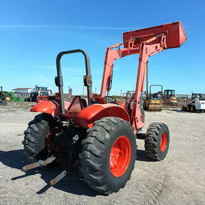   Tracteur utilitaire M7040 - Durable, polyvalent et prêt pour le terrain - Product Image 1