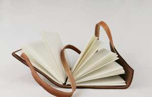 Journal d'art à couverture rigide personnalisable, couverture en cuir pleine fleur, fermeture à sangle en cuir vintage, papier en coton fait main, crayon - Product Image 4