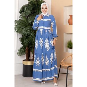 Robe Hijab en viscose à demi-boutons Indigo - Product Image 2