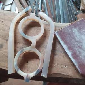 Lunettes élégantes en corne de buffle naturelle faites à la main Montures de lunettes en corne de buffle naturelle Design unique et vêtements confortables - Product Image 4