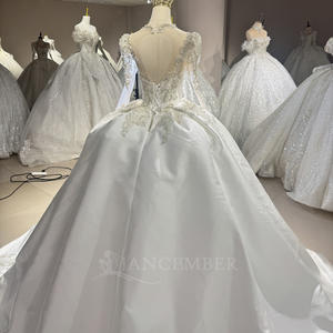 Vestido de Novia DW0185 Moderno y Minimalista con Escote en V, Cola de Capilla, Lentejuelas, Flores de Encaje, Apliques de Cristal y Bordado - Product Image 5