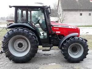 Tracteur agricole à roues 4x4 Massey Ferguson 4445 rouge, équipement agricole haute productivité - Product Image 3