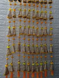 Cuerdas con forma de cono indio con borlas, decoración de pared, guirnalda colgante decorativa de Rajasthani para ceremonia de inauguración de la casa Haldi Sangeet - Product Image 2