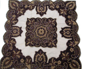 Mantel de lujo hecho a mano con bordado de terciopelo neto para cenas, bodas y ocasiones especiales - Product Image 3