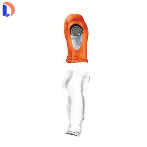 Tenues de football américain personnalisées avec impression numérique, respirantes, antibactériennes, séchage rapide, unisexes, pour adultes, par une équipe de designers de premier plan - Product Image 3