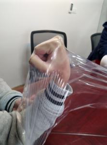 Envoltura elástica para palés de 400mm x 150m, Rollo transparente, película adhesiva para embalaje de PE biodegradable resistente, OEM de Vietnam personalizable - Product Image 3