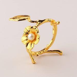 Vente directe d'usine de luxe naturel fait à la main nouveau rond de serviette rond de haute qualité pour hôtel de fête de mariage. - Product Image 4