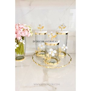 Boîte en verre transparent à texture martelée avec conception de fleurs en métal plaqué or et couvercle supérieur en marbre Accessoires de cuisine Fournitures - Product Image 2