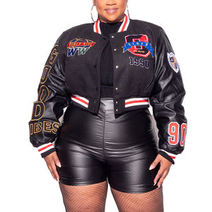 Veste universitaire tendance grande taille avec des patchs brodés colorés, design noir élégant, coupe douce, parfaite pour le streetwear sportif chic - Product Image 1