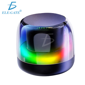 Haut-parleur portable mini d'extérieur avec lumières LED RGB et son surround 360°, communication USB et AUX, alimentation par batterie DC pour les fêtes - Product Image 1