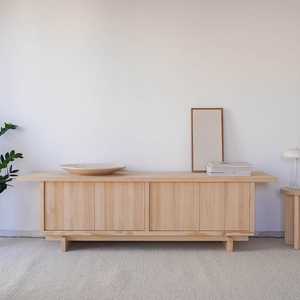 Aparador minimalista de madera natural con puertas corredizas Buffet de almacenamiento elegante y espacioso para interiores escandinavos - Product Image 3