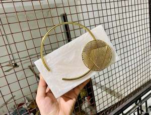 Bolso de resina medio redondo con diseño de mármol de último diseño con cadena, bolso de mano de mujer atractivo, monedero decente para mujer de negocios - Product Image 6