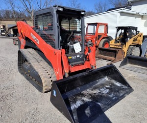 Minicargadora diésel usada Kubota SVL 95-25 con buen rendimiento de trabajo con bomba de cojinete de motor central - Product Image 1