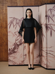 Robe MISTY GRACE, cape légère en organza, élégante, moderne, chic, robe de cocktail, OEM Vietnam - Product Image 2