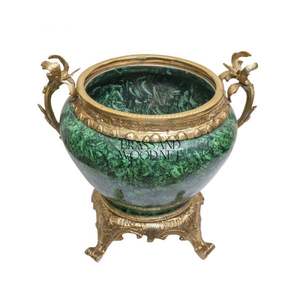 Maceta de Porcelana de Lujo con Decoración de Latón Chapado en Oro Antiguo - Product Image 3