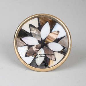 Poignée de meuble et tirette de tiroir ronde, moderne, écologique, durable, en os et résine, avec incrustations florales faites à la main, pour armoire et commode - Product Image 1