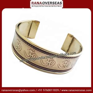 Bracelet jonc ajustable gravé Om, bracelet en laiton artisanal pour femmes et hommes, cadeau - Product Image 6