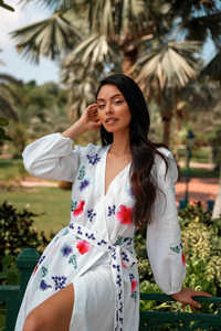 Dernière robe ukrainienne faite à la main en broderie noire Manches longues exclusives et tissu en coton Fait à la main Jolie et unique robe - Product Image 4