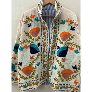 Blouson Bomber Réversible en Velours Brodé Suzani, motif Samarkand Bloom en Ivoire avec matelassage Terracotta et Teal, Taille XXL, pour le Printemps - Product Image 1