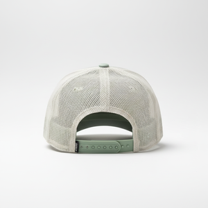 Casquette de camionneur en vert sauge vierge en gros avec patch de logo personnalisé, design d'ancre Ocean Drifters, casquette en maille - Product Image 4