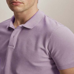Polo de couleur lilas avec un design sans col - Product Image 5