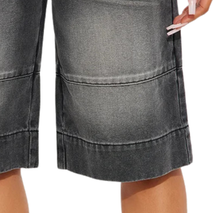 Shorts en jean délavé vintage pour femme, coupe ample, taille mi-haute, longueur genou, gris et noir, style streetwear décontracté, avec déchirures, 100% denim - Product Image 5