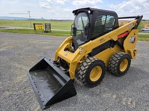 2025 JOHN Deerre 317G Diesel Skid Steer Front Loader 72 "Cubo Pistas de goma estrechas ROPS Controles manuales Joystick Horas 1 - Product Image 2