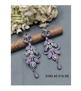 Boucles d'oreilles pendantes victoriennes de style antique intemporel avec détails ornés idéales pour les soirées formelles pour les filles de l'Inde - Product Image 5