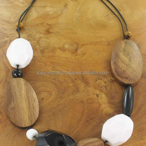 Collar con colgante de madera de resina de estilo clásico para mujer, joyería colorida para ocasiones de aniversario - Product Image 4