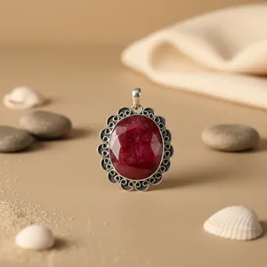 Pendentif Charme de Soirée pour Femme en Argent 925 Plaqué Or, Sertissage Ovale Solitaire avec Pierre Naturelle Rubis, Style Vintage - Product Image 1
