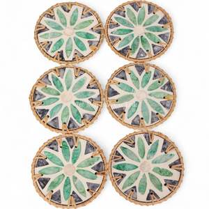 Posavasos Premium de Nácar con Borde de Ratán Hecho a Mano para una Protección Elegante de la Mesa - Product Image 2